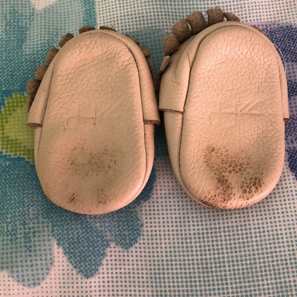 Freshly Picked Crib Moccasins - Picture 2 of 4